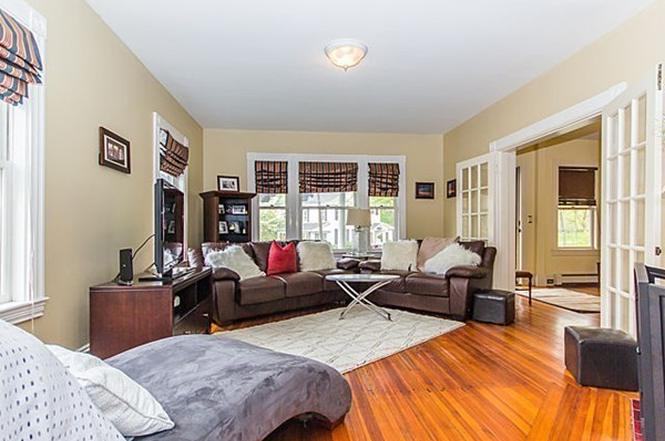 Living room before renovation